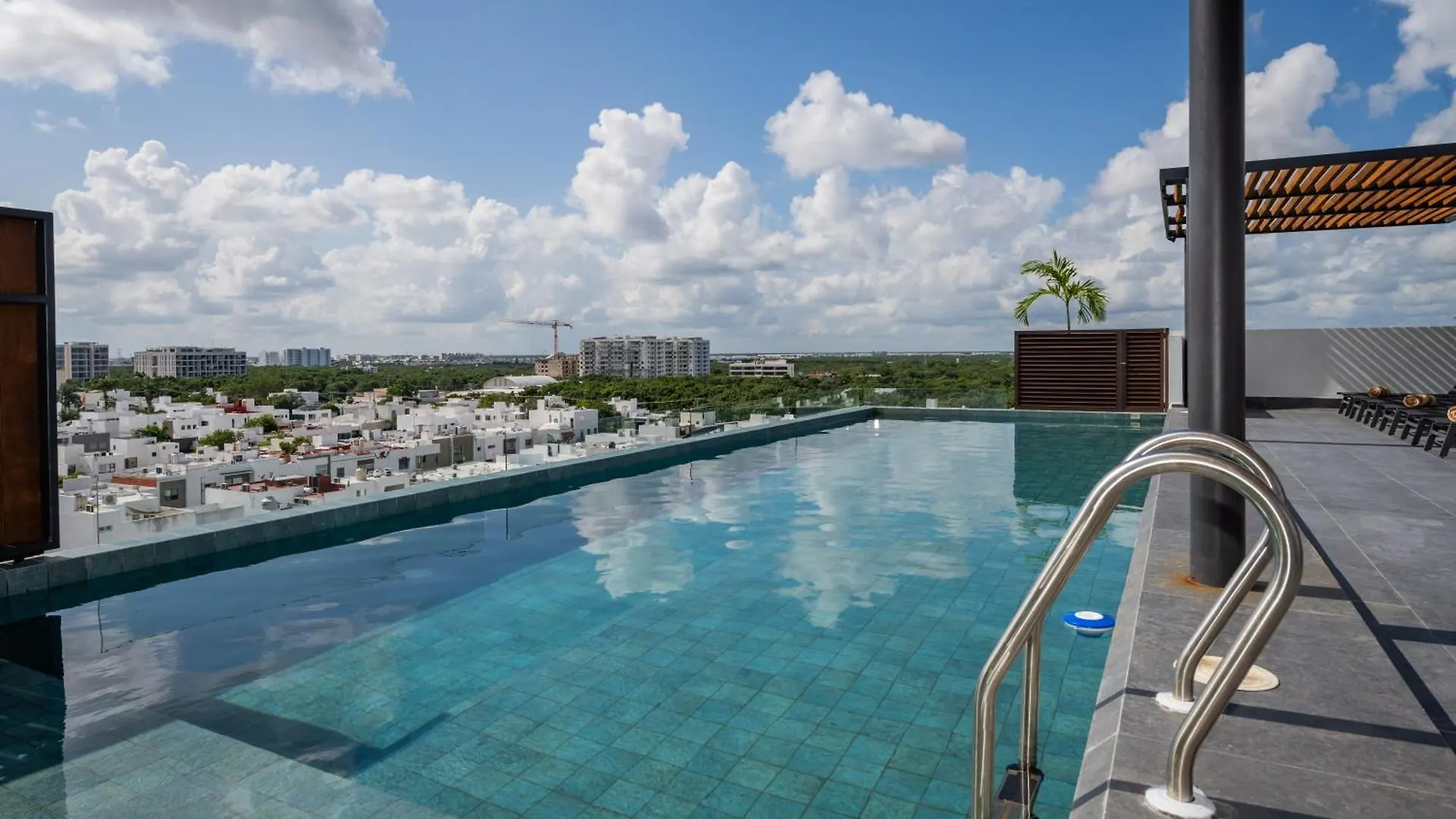 Cumbres Garden Luxury Apartments Cancun