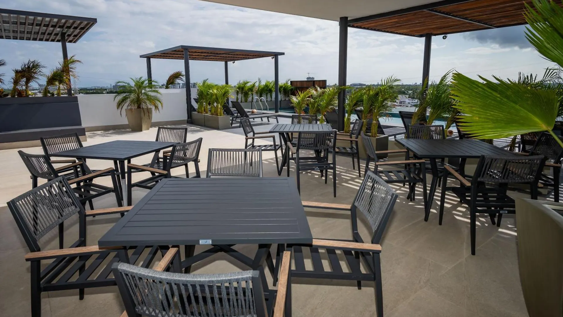 Cumbres Garden Luxury Apartments Cancun Aparthotel