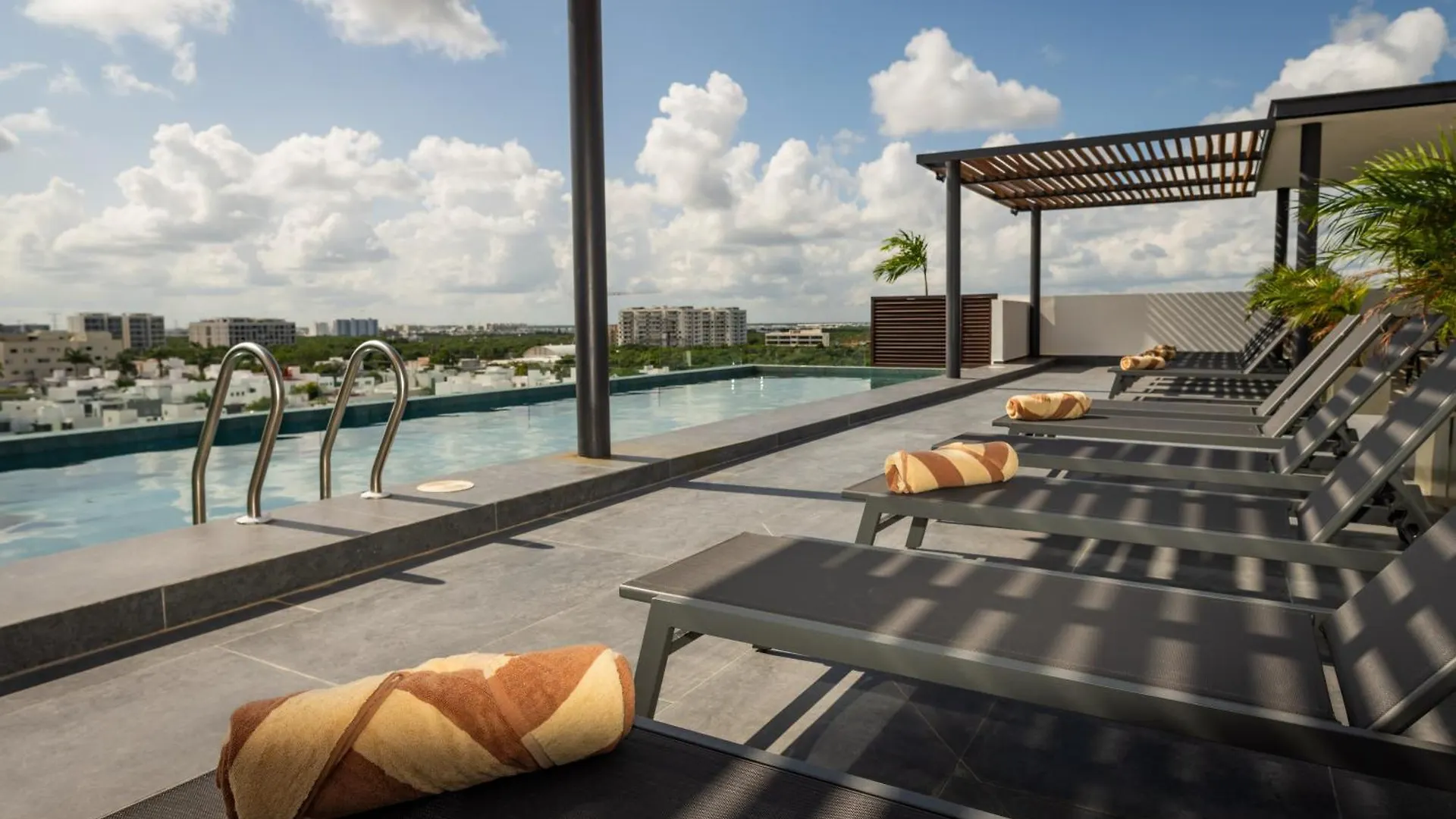 Cumbres Garden Luxury Apartments location