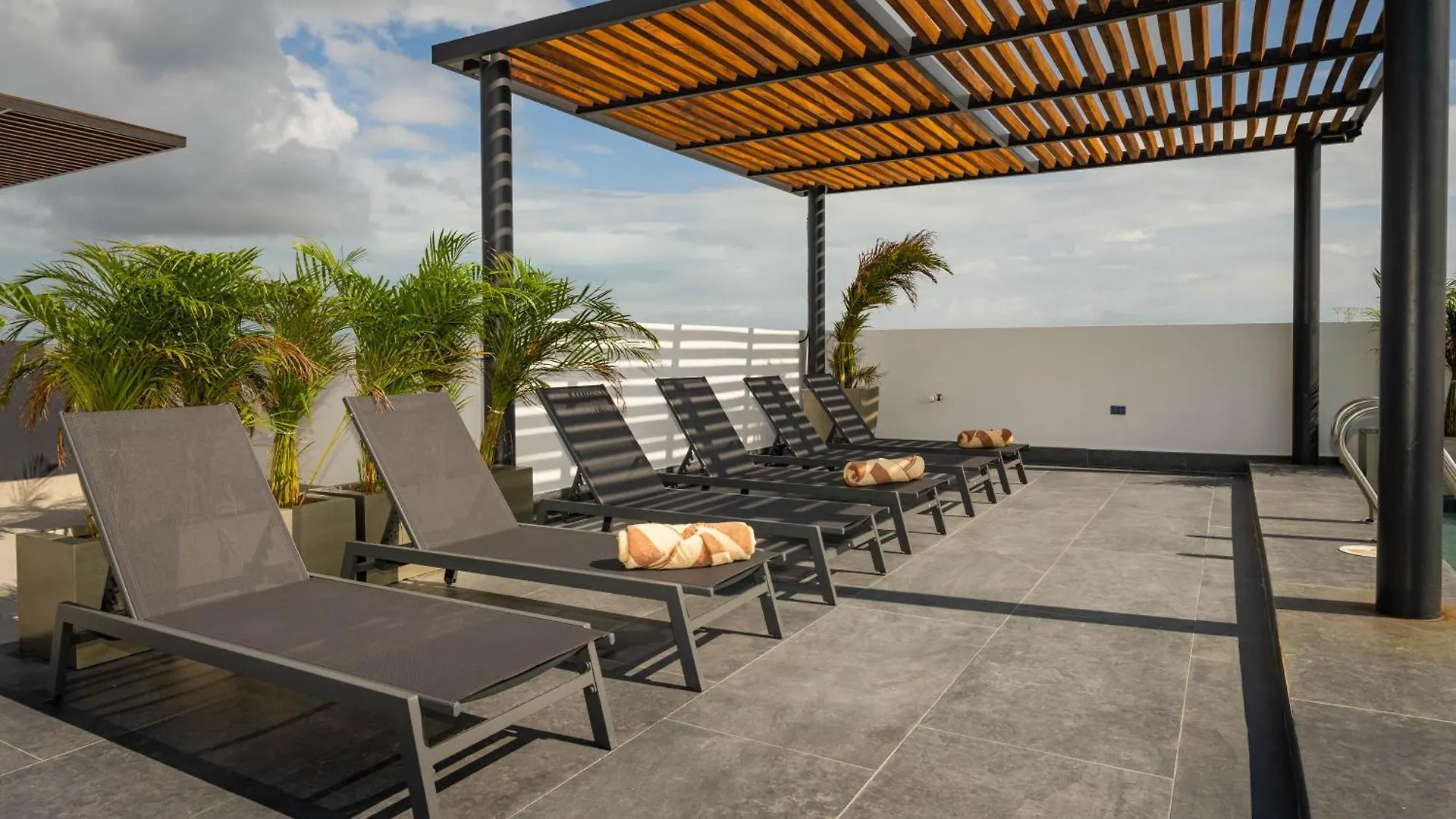 Cumbres Garden Luxury Apartments Cancun